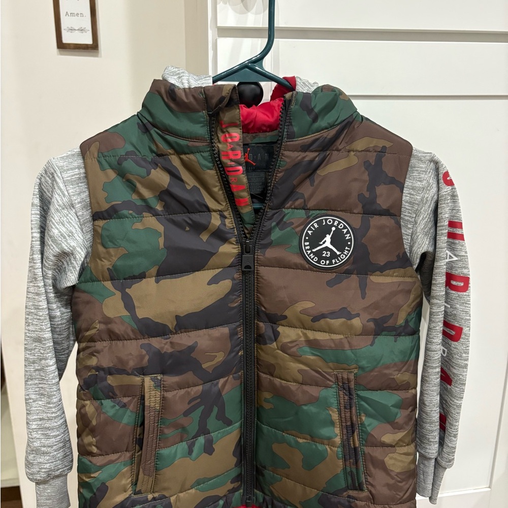 Jordan Camouflage Puffer Vest with Gray Sleeves